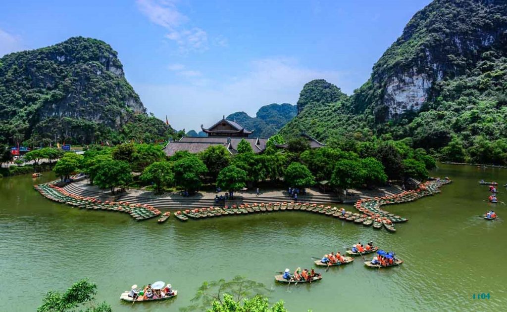 Tranh Dán Tường Phong Cảnh Mã 18